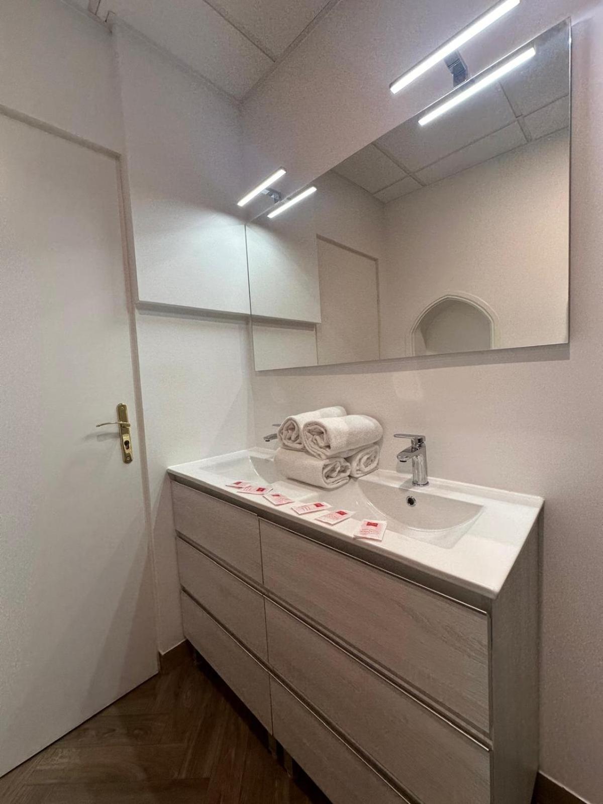 Appartement Du Cloitre 1Er Нарбонна Экстерьер фото